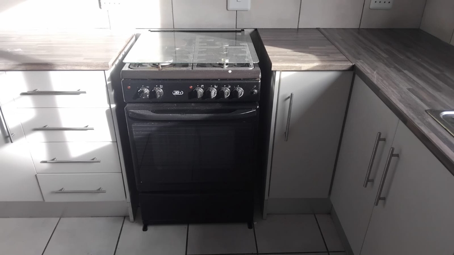 To Let 2 Bedroom Property for Rent in Myburgh Park Western Cape